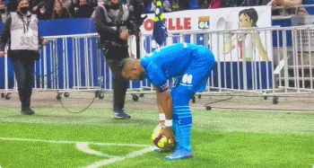 VAR 决定再次引发争议