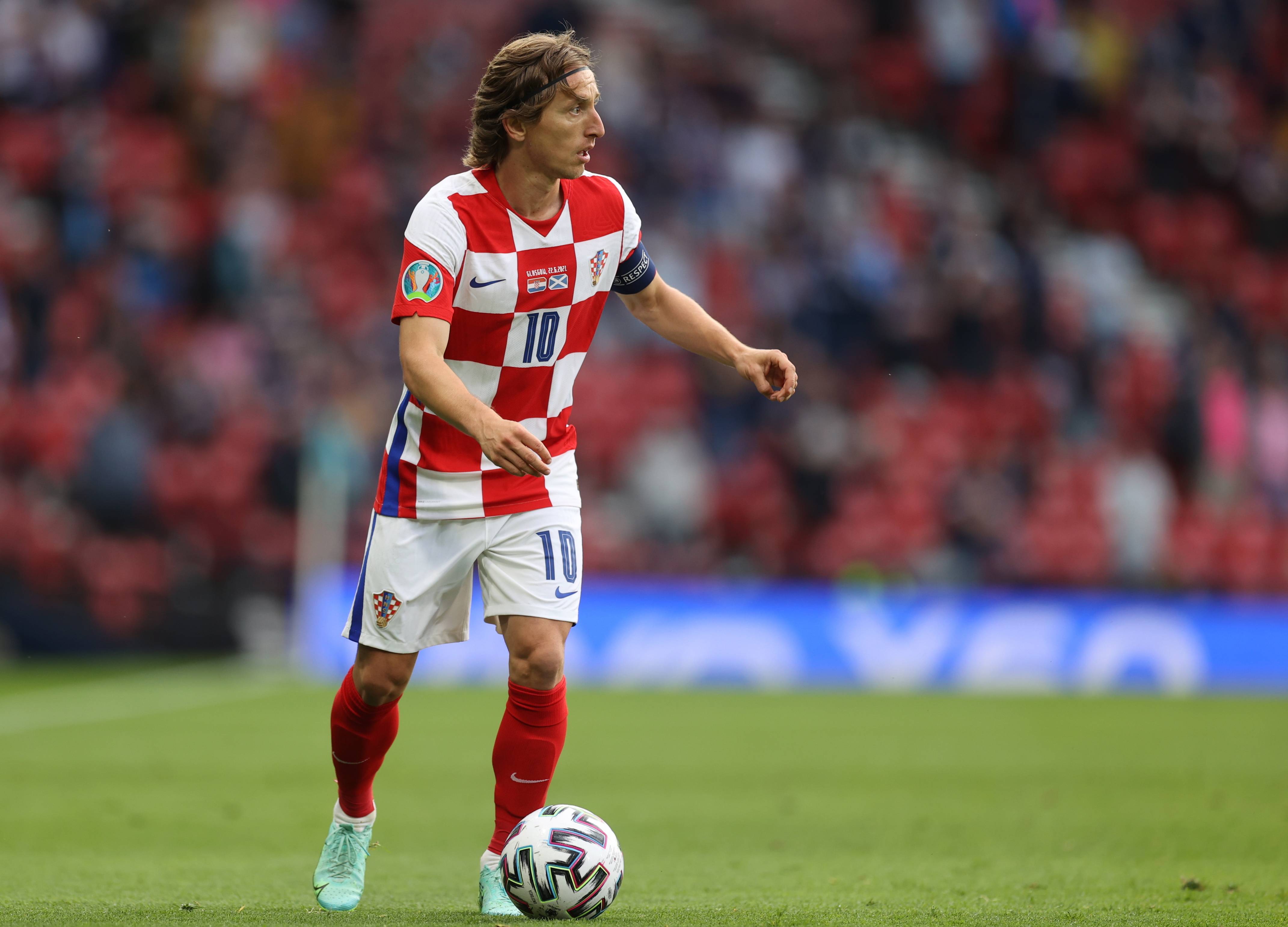 库里一战刷爆纪录！勇士全场沸腾