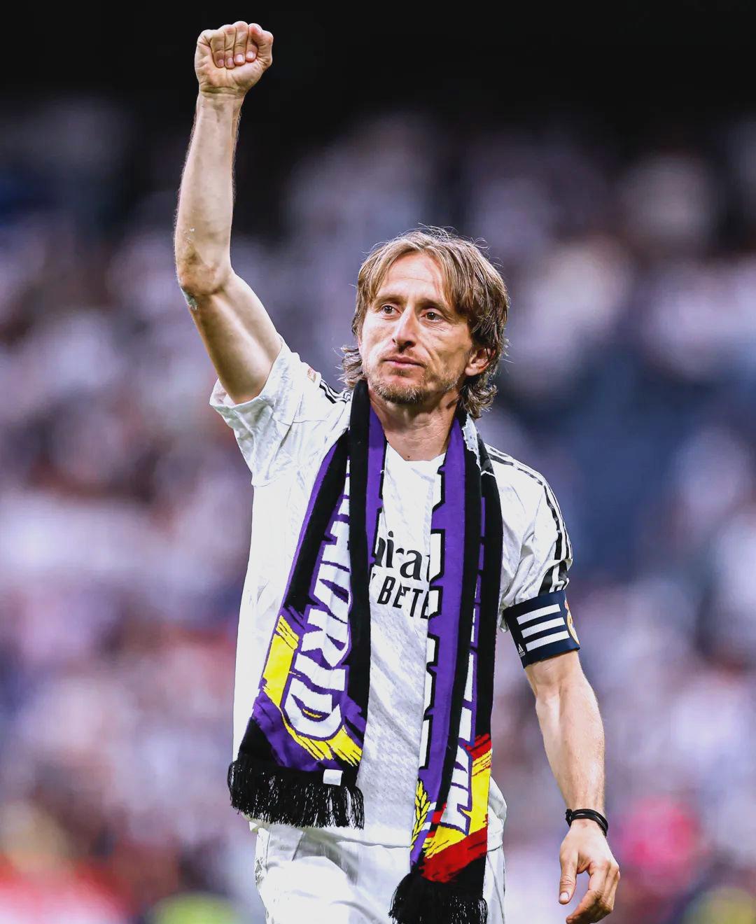 足球俱乐部财务与引援策略分析